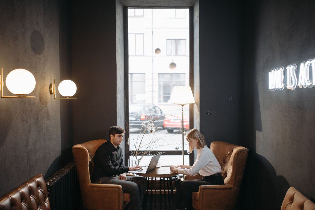 One to one meeting guided by coaching and mentoring techniques